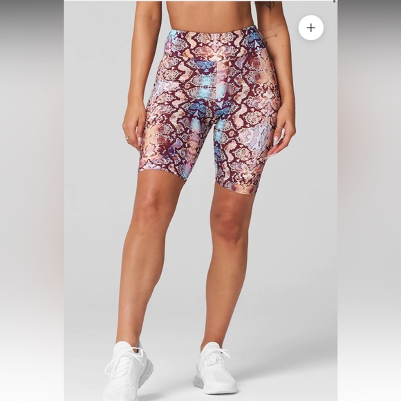 LiCiFit Workout Set Scrunch Boooty (Shorts Med/Large, Top Med/Large) - Picture 3 of 3